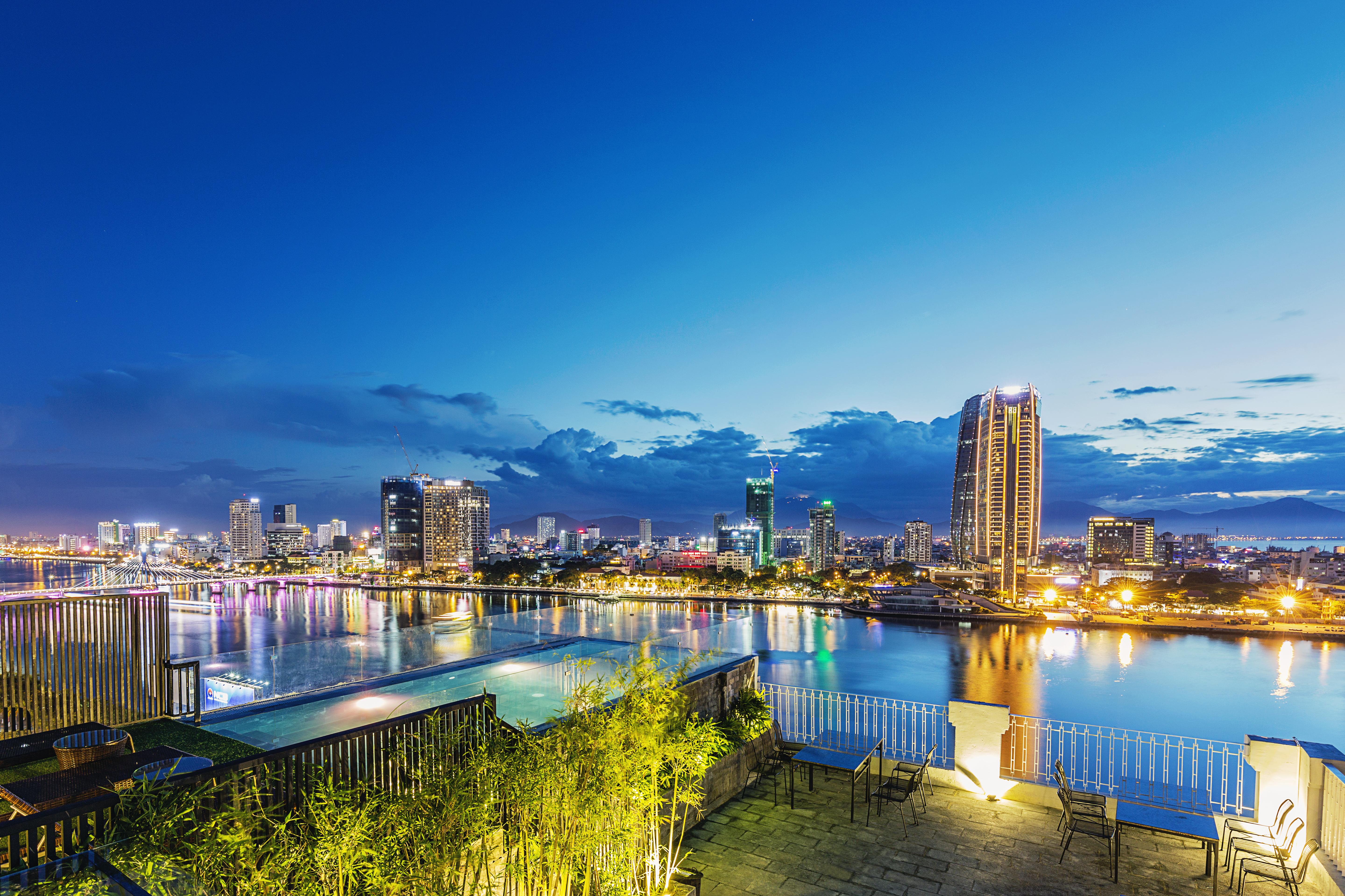 Ibiza Riverfront Da Nang Hotel Powered By Aston Eksteriør bilde