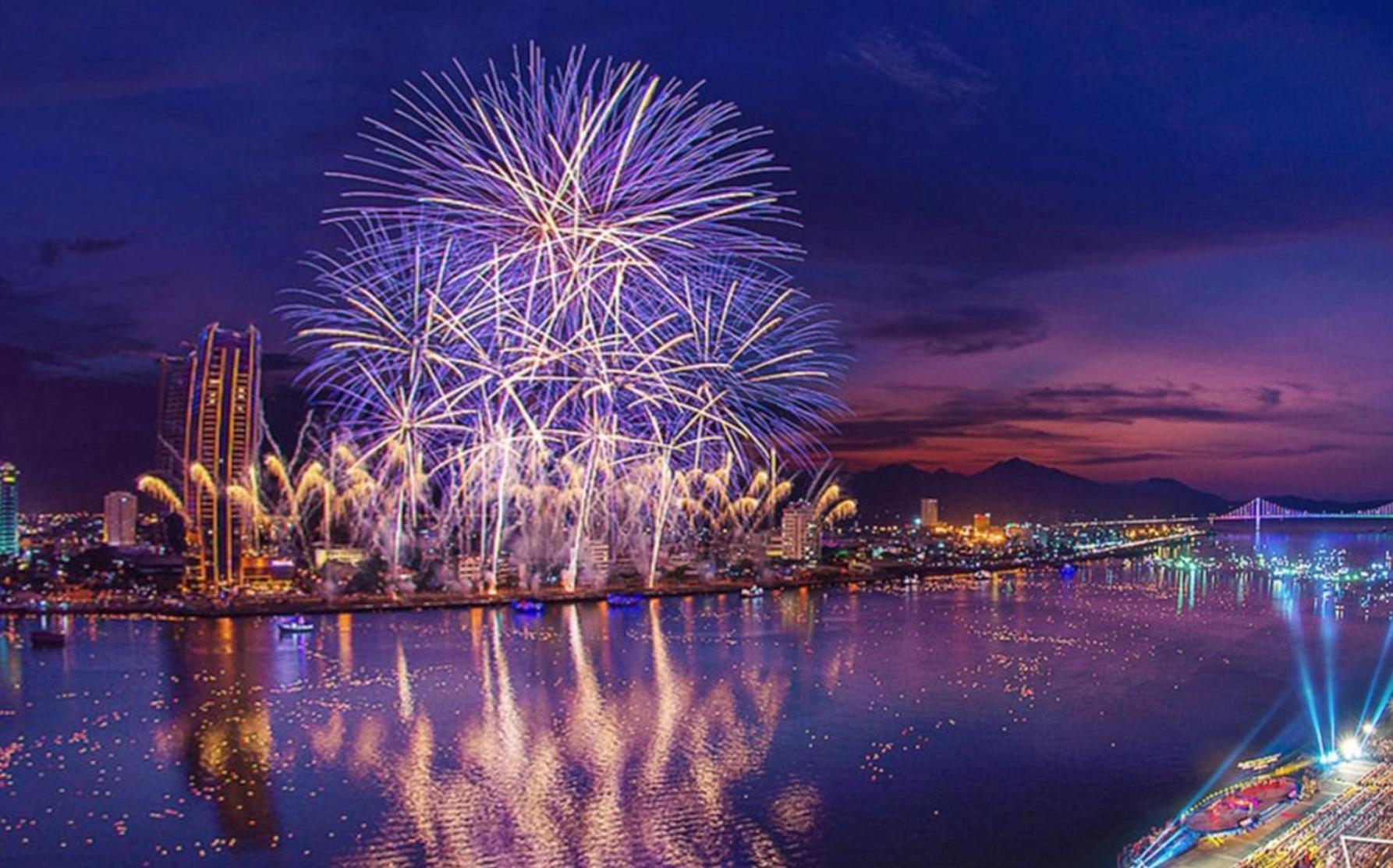 Ibiza Riverfront Da Nang Hotel Powered By Aston Eksteriør bilde