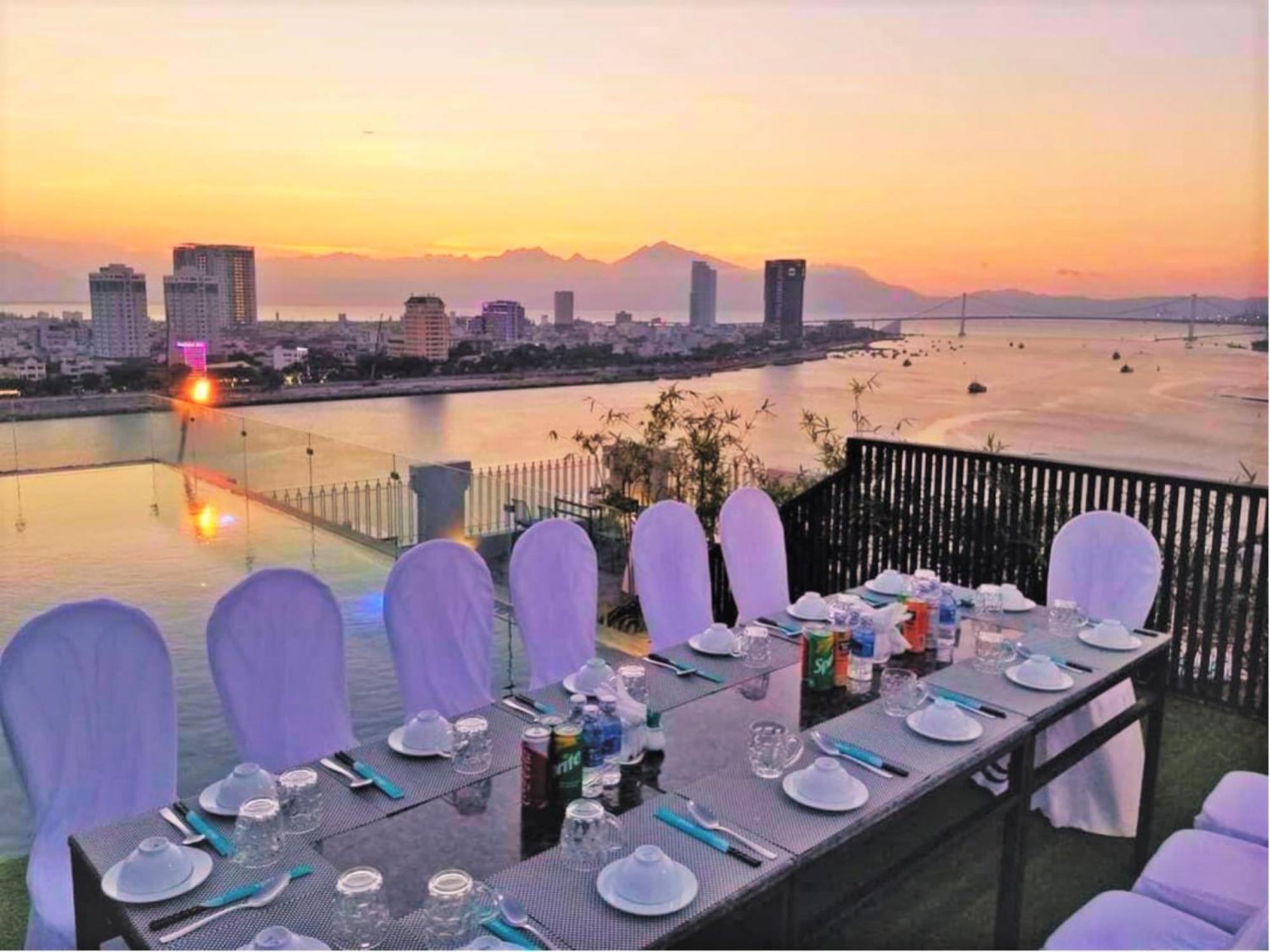 Ibiza Riverfront Da Nang Hotel Powered By Aston Eksteriør bilde