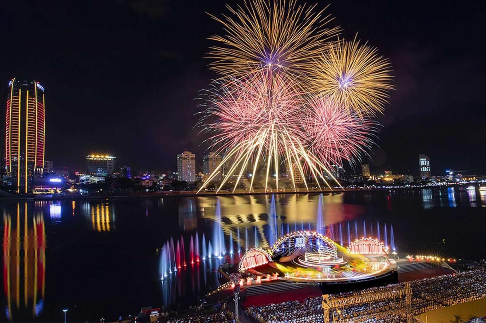 Ibiza Riverfront Da Nang Hotel Powered By Aston Eksteriør bilde
